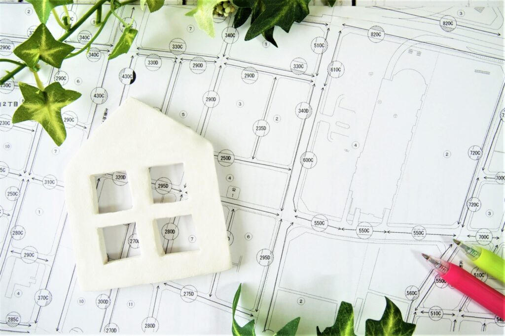 不動産の相続税評価額はどう決まる？計算方法から節税のコツまで解説